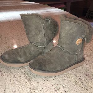 Used olive green UGGS size 7